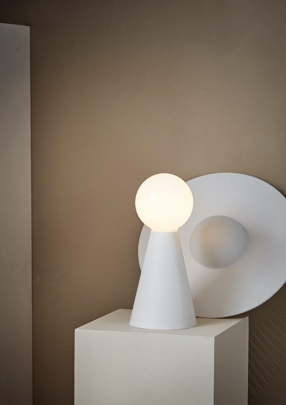 MOEBE_CERAMIC-TABLE-LAMP_PP_LOW-RES_10