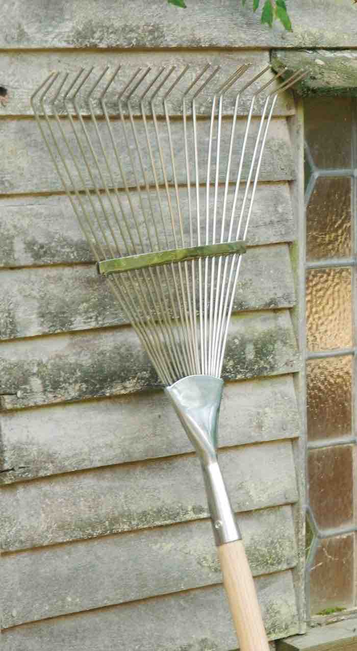 endorsed-stainless-leaf-rake3