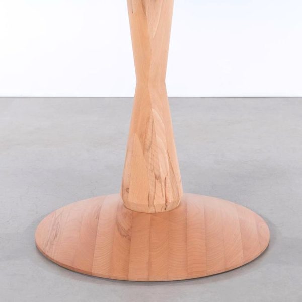 Volan Round Table