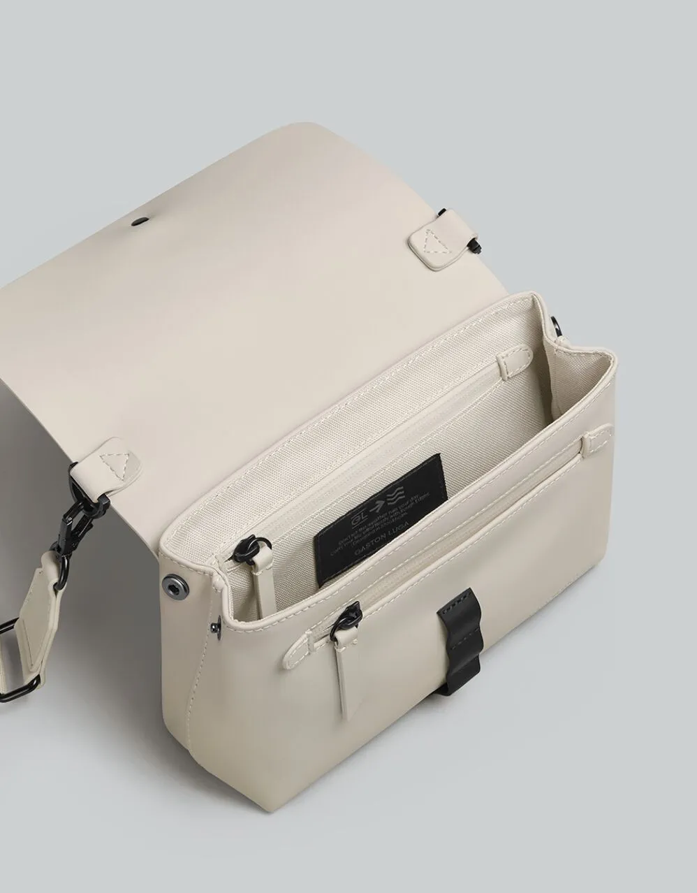 splash_crossbody_cream_04_crop_1