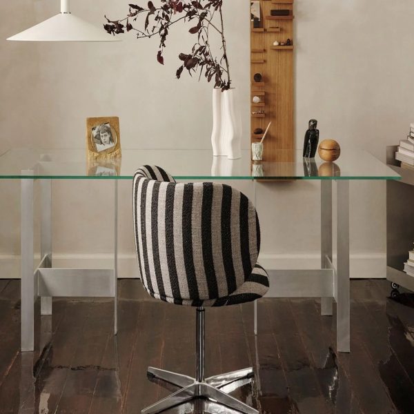 Lager Dining Table