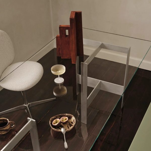 Lager Dining Table