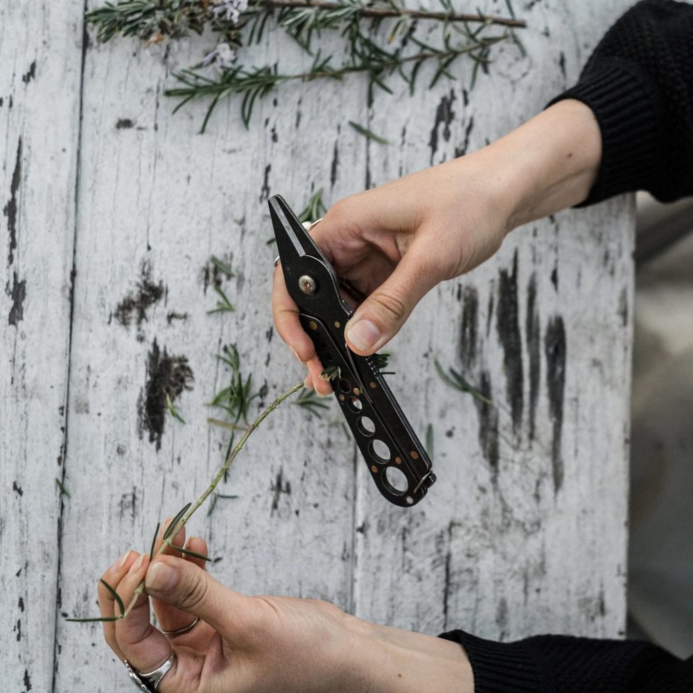 GDN-096_HerbHarvestStripTool-TumbledBlack_PDP_03